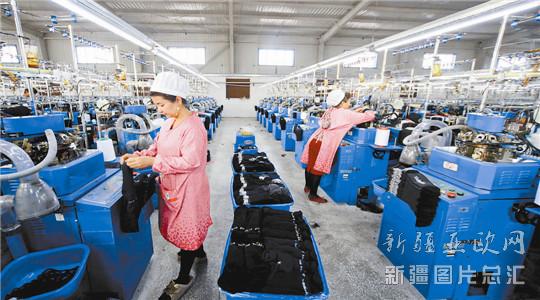 打造新疆服装产业“播种机”